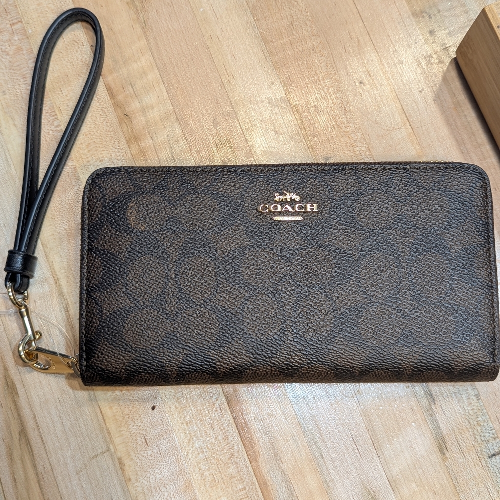 NWOT Coach Wristlet